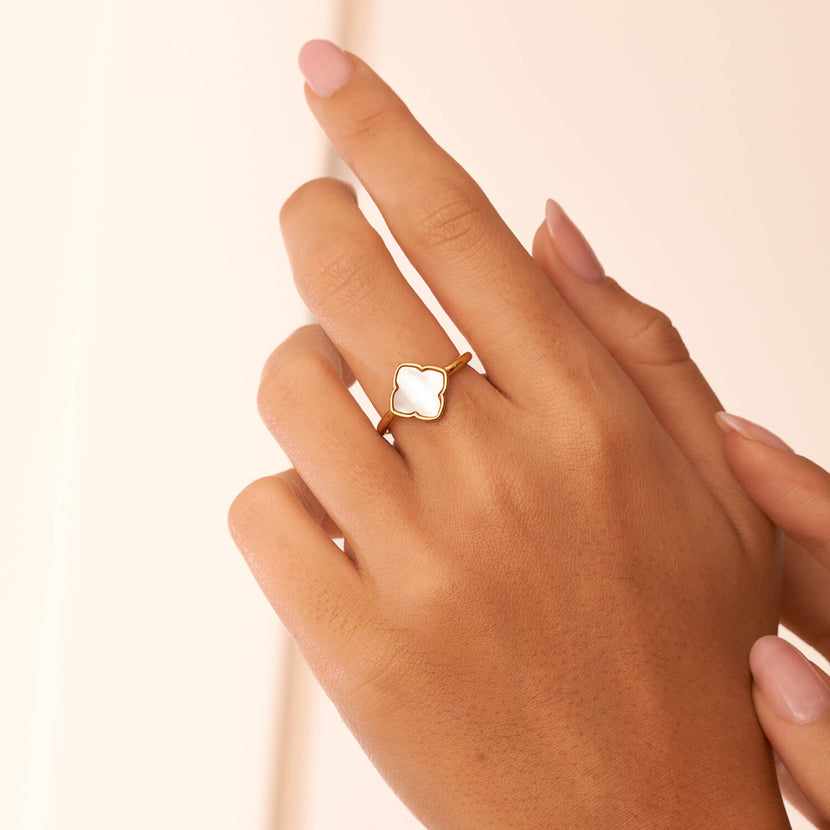 Pearl Clover Ring (Gold)